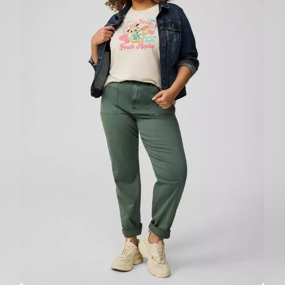 TORRID Women's Mickey Mouse Fruit Stand Tee in Desert Sandstone, 2X (18-20) - Picture 5 of 9